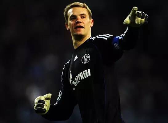  诺伊尔复出即创德甲零封纪录  