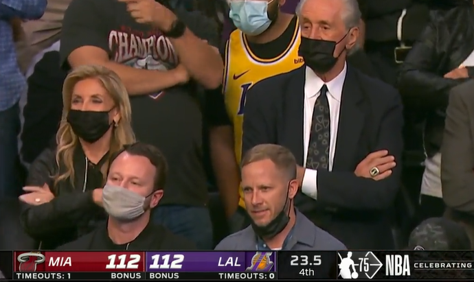  巴特勒三双热火加时险胜尼克斯  