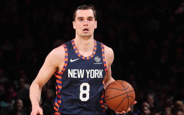  库里三分雨，勇士大胜尼克斯  