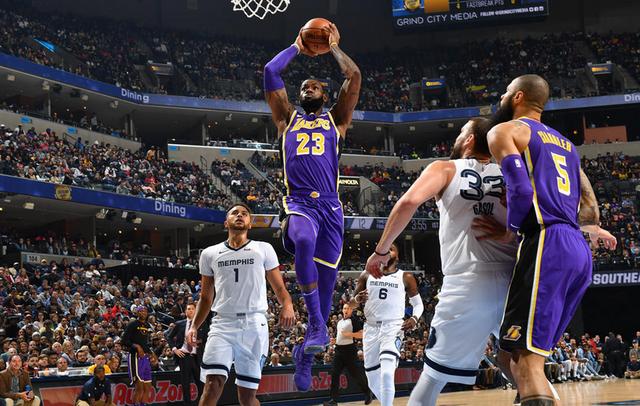  福克斯连续两场三双国王击败湖人缩差距  